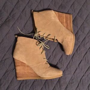 ⭐️ Steve Madden suede booties